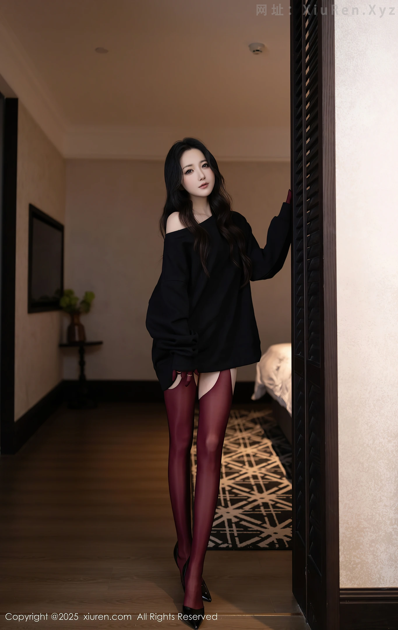 图片[3]-[XiuRen秀人网] VOL.10790 模特鱼子酱Fish性感黑色情趣内衣配红丝吊袜秀曼妙身材诱惑写真74P-秀人网官方网站